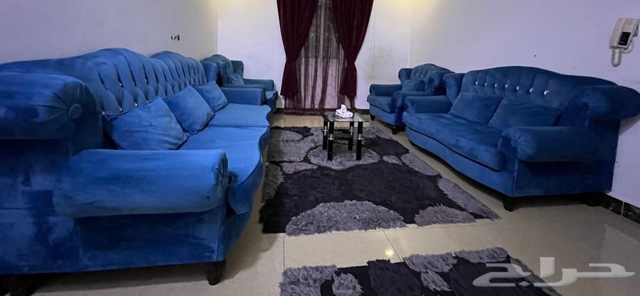 طقم كنب صالون انيق مع كامل الملحقات بحالة جيدة63726912736515114