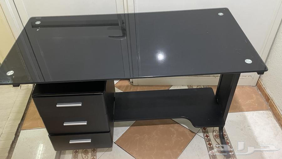 طاولة مكتب للبيع63724960376451111