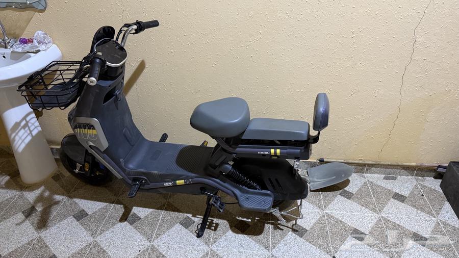 New scooter, used for two days, has pedals when the battery runs out63727191444225111