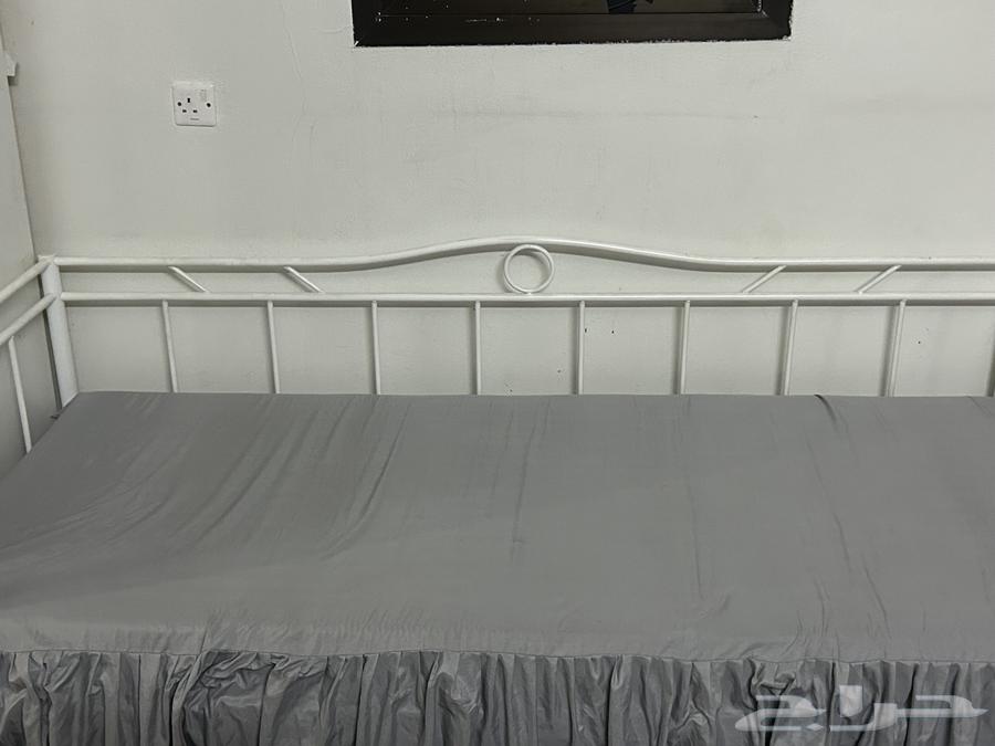Bed for sale, price 100, there are two pieces, another one different63724392703106110