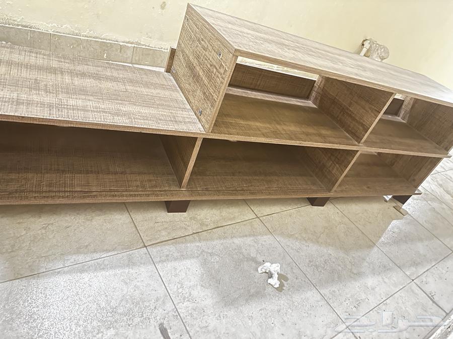 طاوله نضيفه مافيها ولا شي63725054713474110