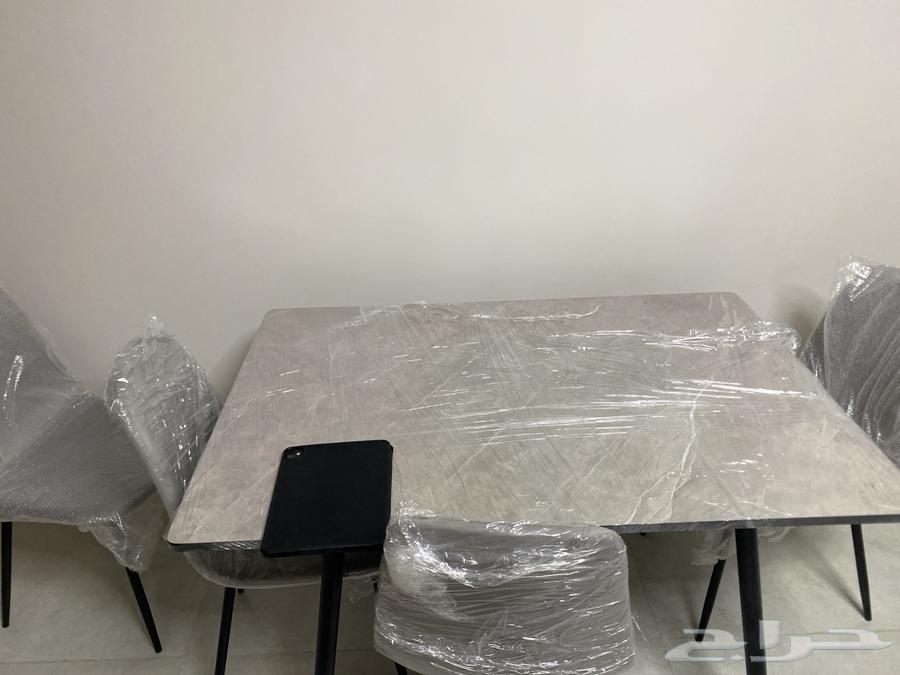 A new clean table, reason for sale is color inconsistency63721223223939110