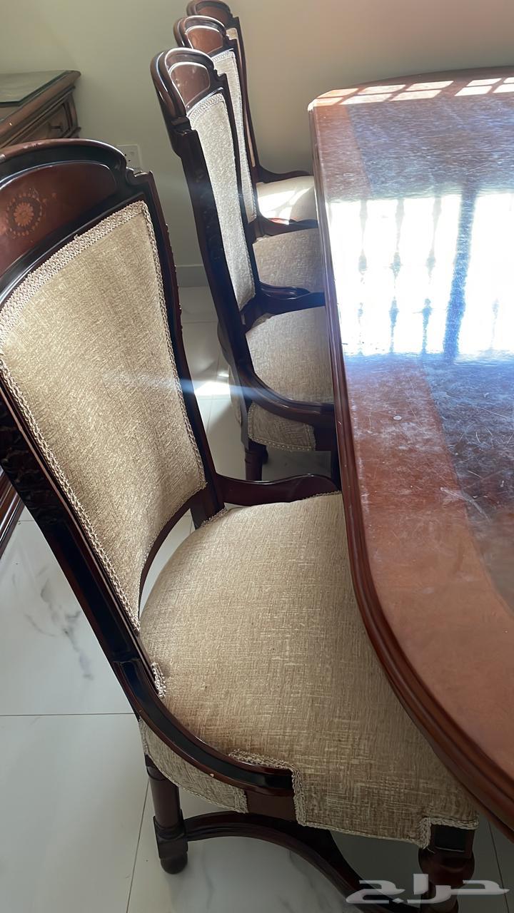 Dining table, chairs, and mirror63722617421059113