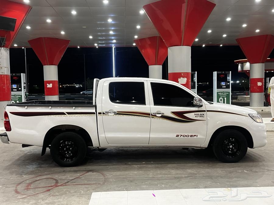 2014 Hilux, clean, user-driven, 186,000 km, in good condition63820812736897112