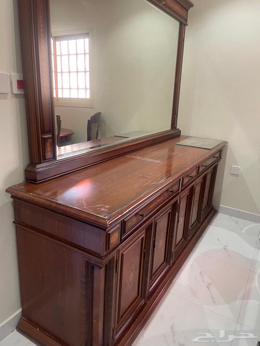 Dining table, chairs, and mirror63722617421059111
