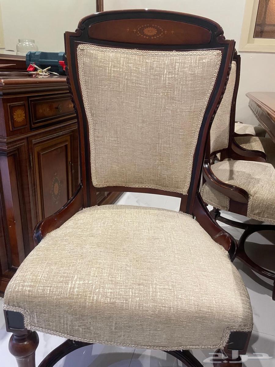 Dining table, chairs, and mirror63722617421059112