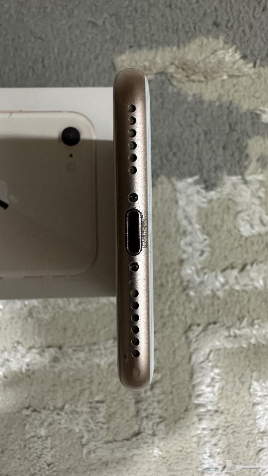 للبيع iPhone 8 ذهبي   64 جيجا63731630567425114