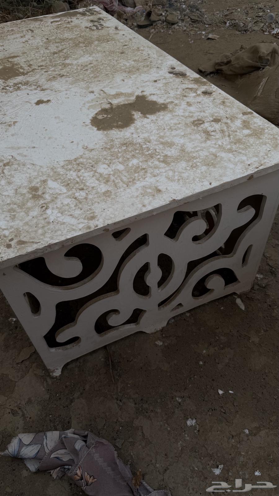 Clean TV table, needs only washing, quantity 2, one large and one small63732839282563114