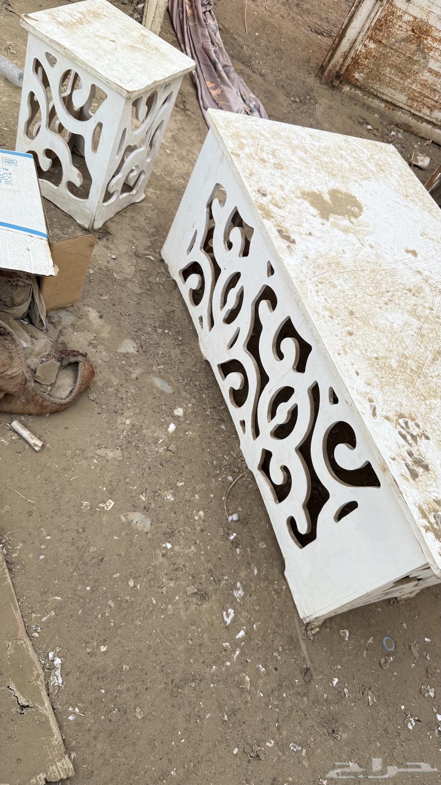 Clean TV table, needs only washing, quantity 2, one large and one small63732839282563110