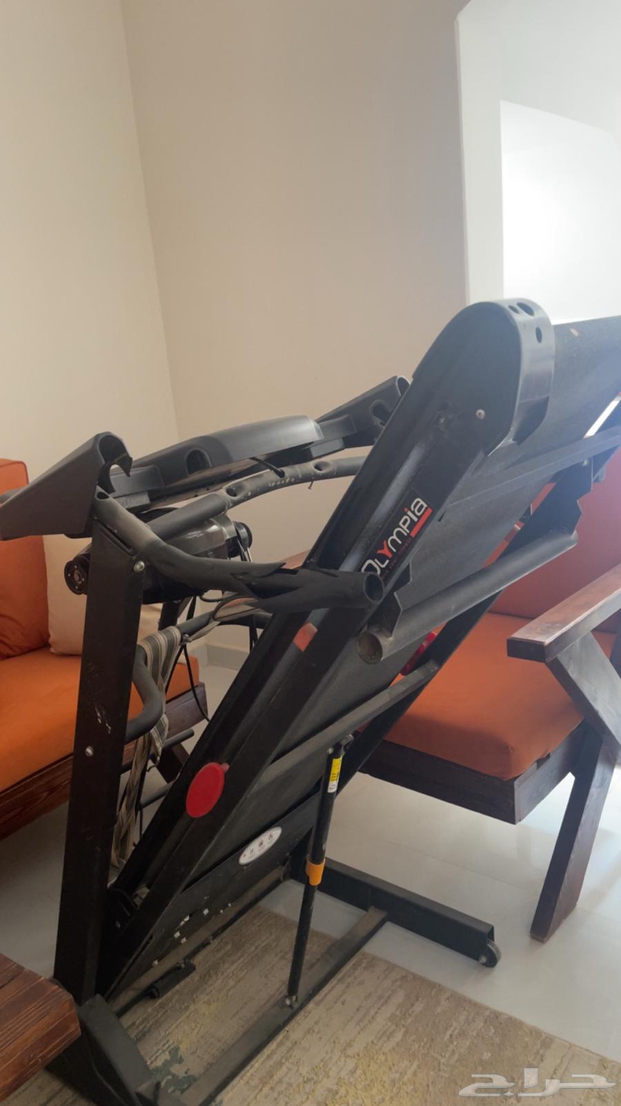 جهاز رياضي كهربائي للبيع بحاله جيده وحامل تلفزيون63731626822531110