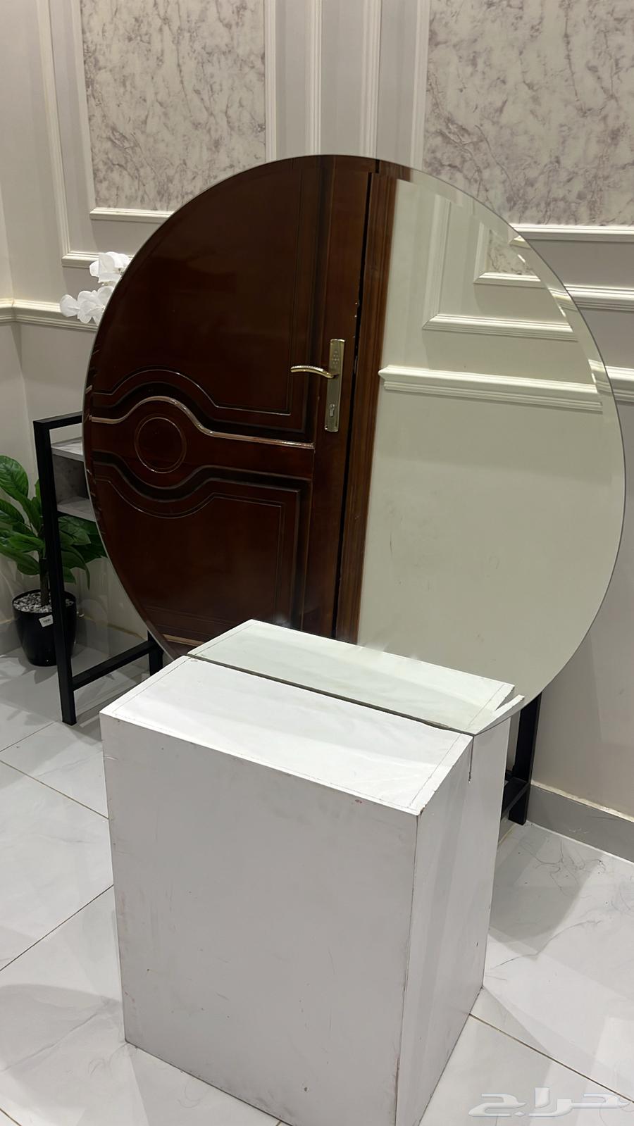 Reception mirror63730033367427110