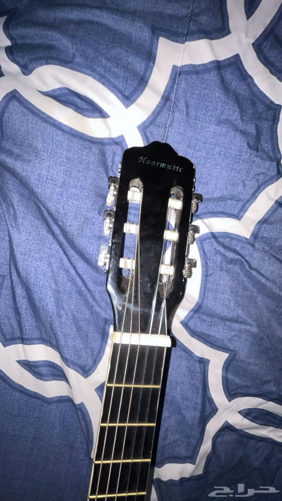A new guitar with no flaws and all strings present63734049479297110