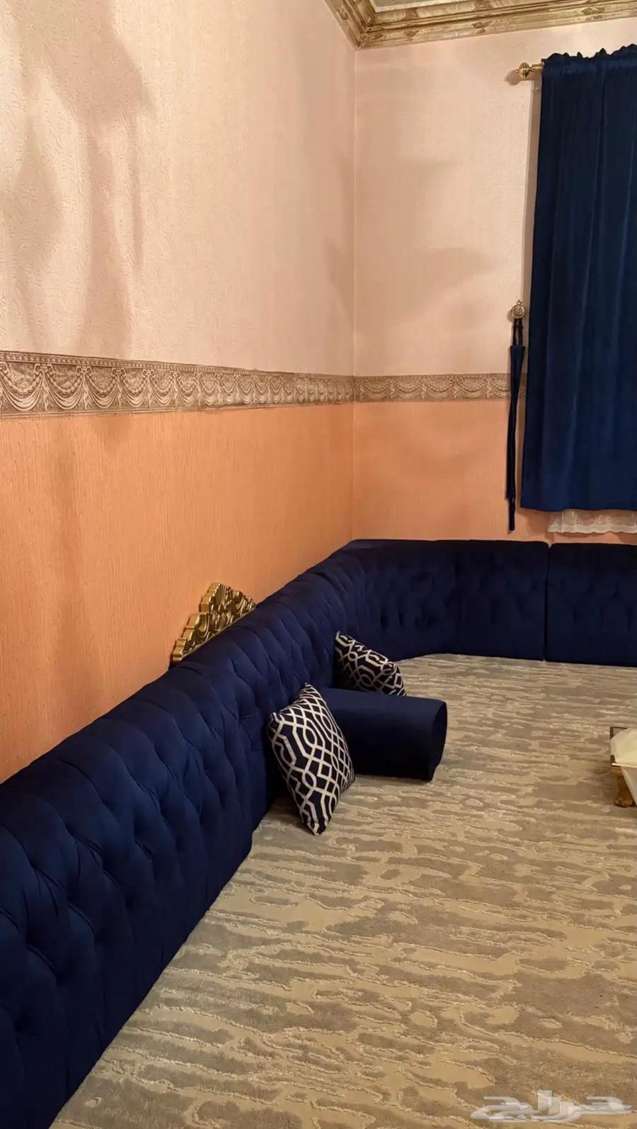 New and clean cushions, and if you want the mat and covers with them, you're welcome.63730314380035110