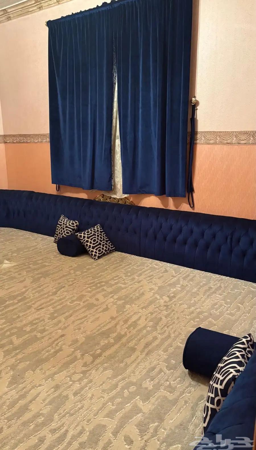 New and clean cushions, and if you want the mat and covers with them, you're welcome.63730314380035112