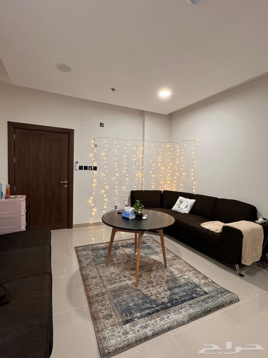 L-shaped sofa used with modesty at 40063733211416963112