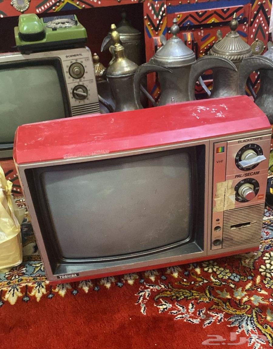 4 TVs for sale: Red Toshiba, Red General, and Big63736971001601113