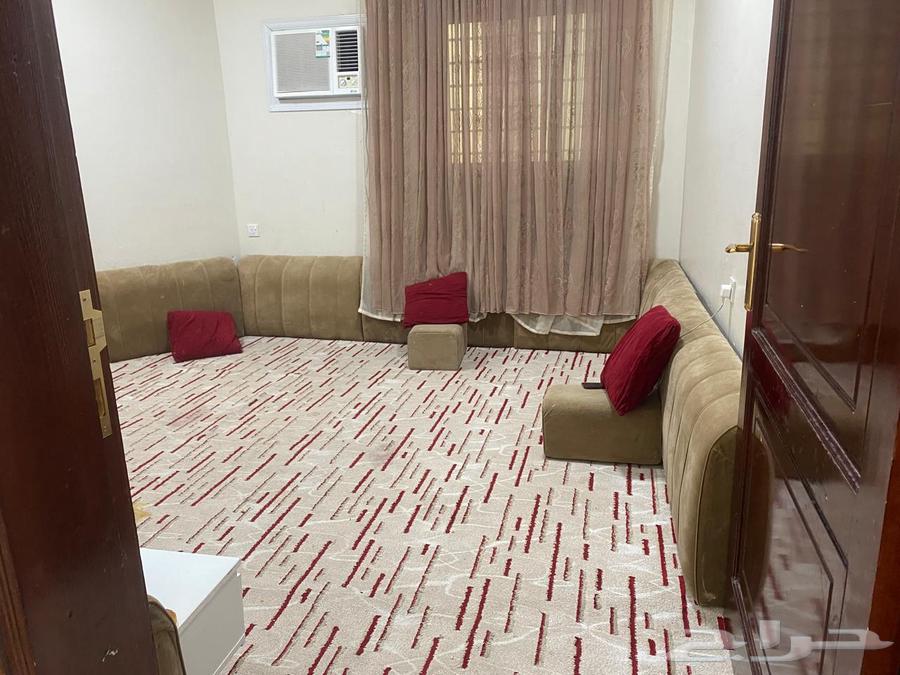 اثاث للبيع مدخل مع مرايه مكتب وجلسه ارضية63730686701187110