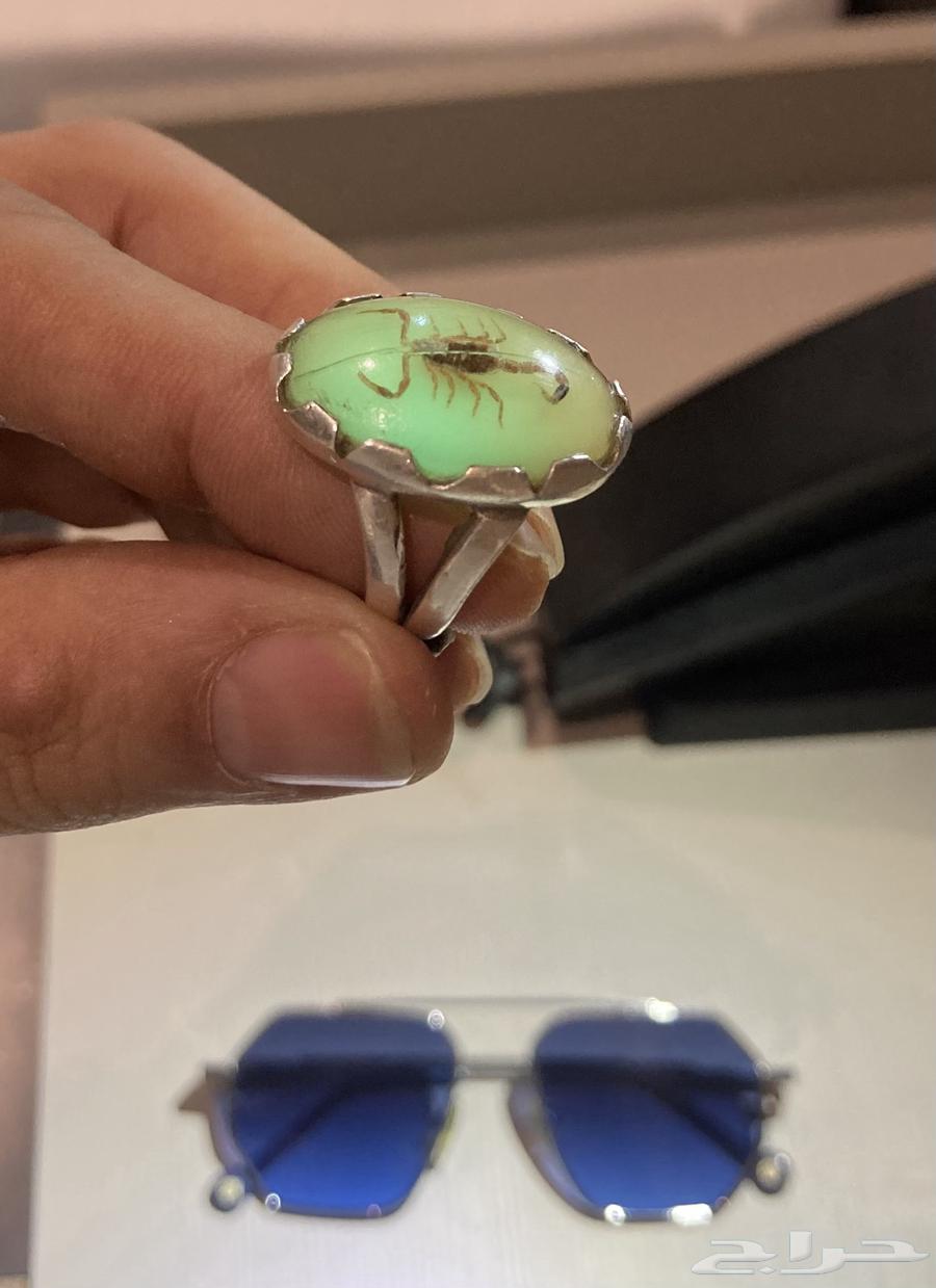 Silver ring with onyx stone engraved with a scorpion design63734231096577111