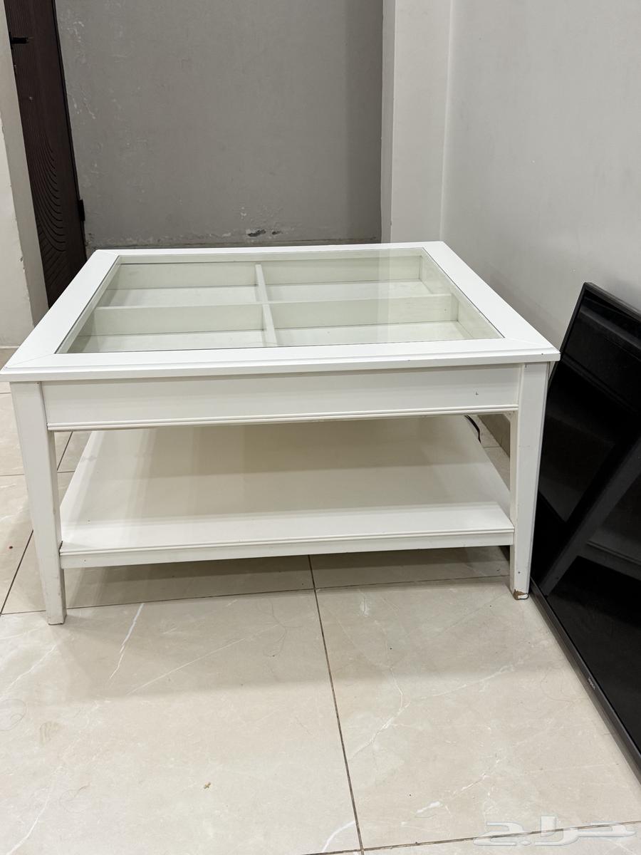 طاولة قهوة من أيكيا بحالة جيدة جدا63737255030529111