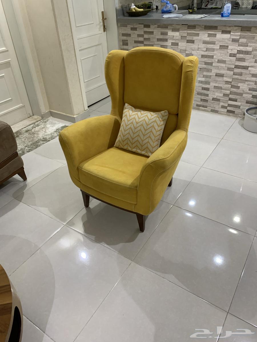 كنب تركي وطاولة نضيف جدا البيع على السوم63737063064066111