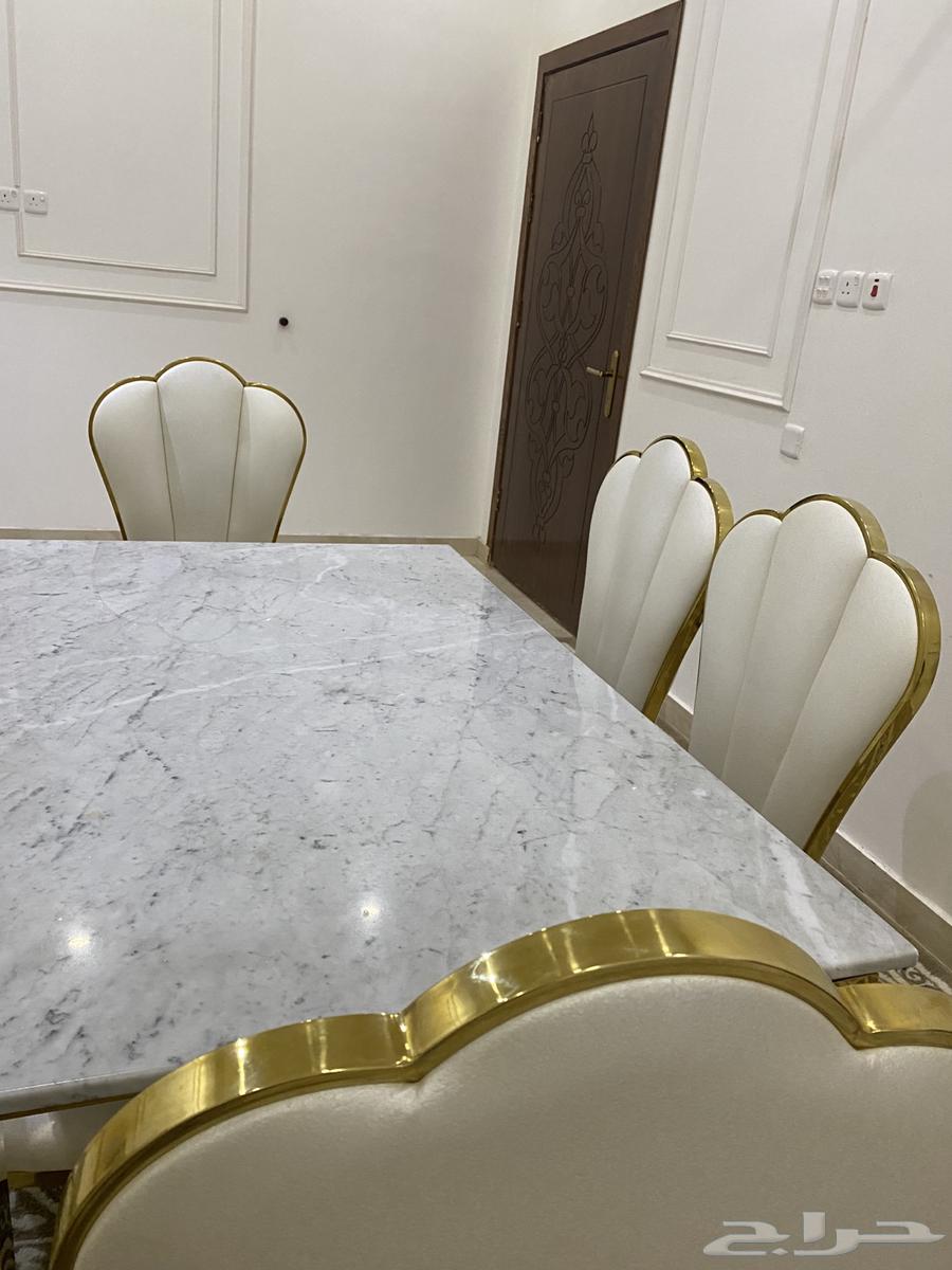 Dining table and side table63730500344067112