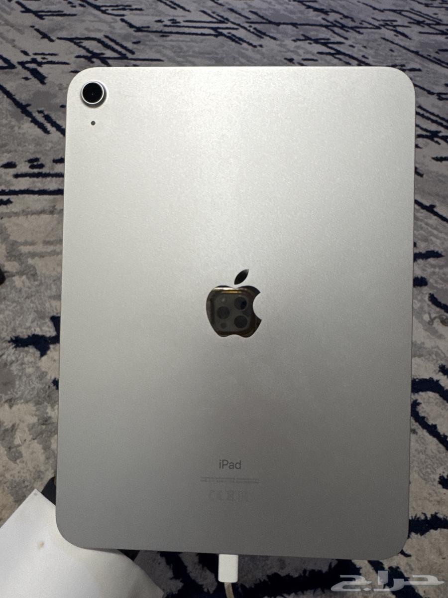 The 10th generation device is very clean with no scratches, comes with iPadOS63732839037185111