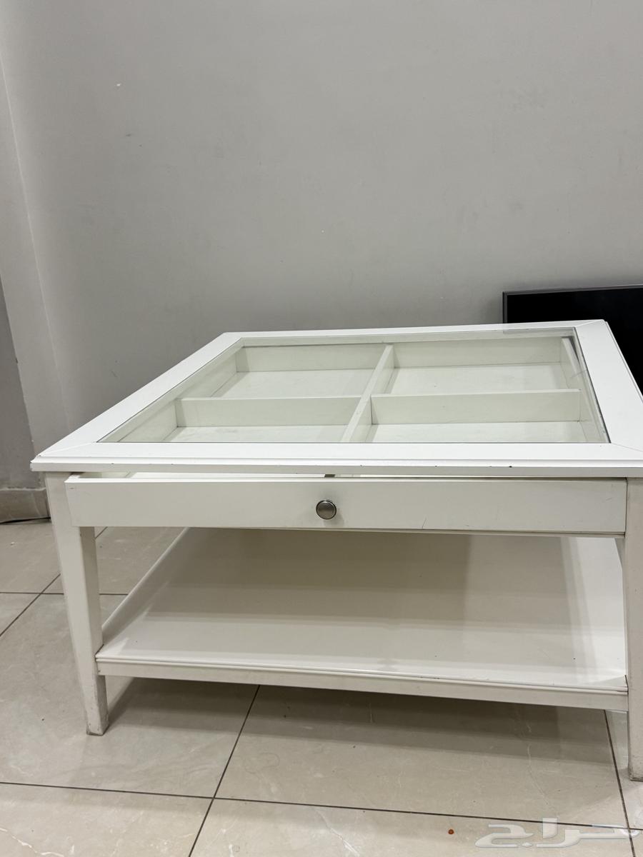 طاولة قهوة من أيكيا بحالة جيدة جدا63737255030529110