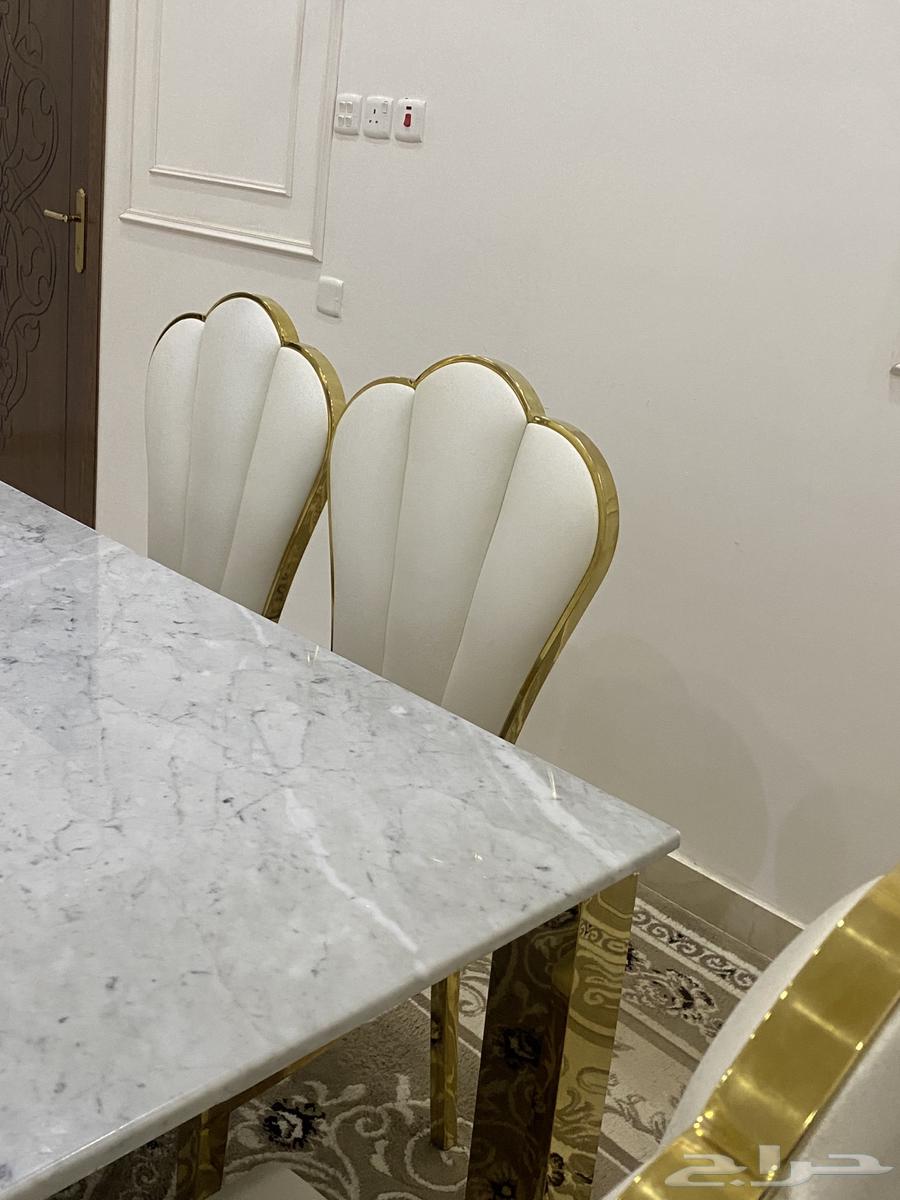 Dining table and side table63730500344067113