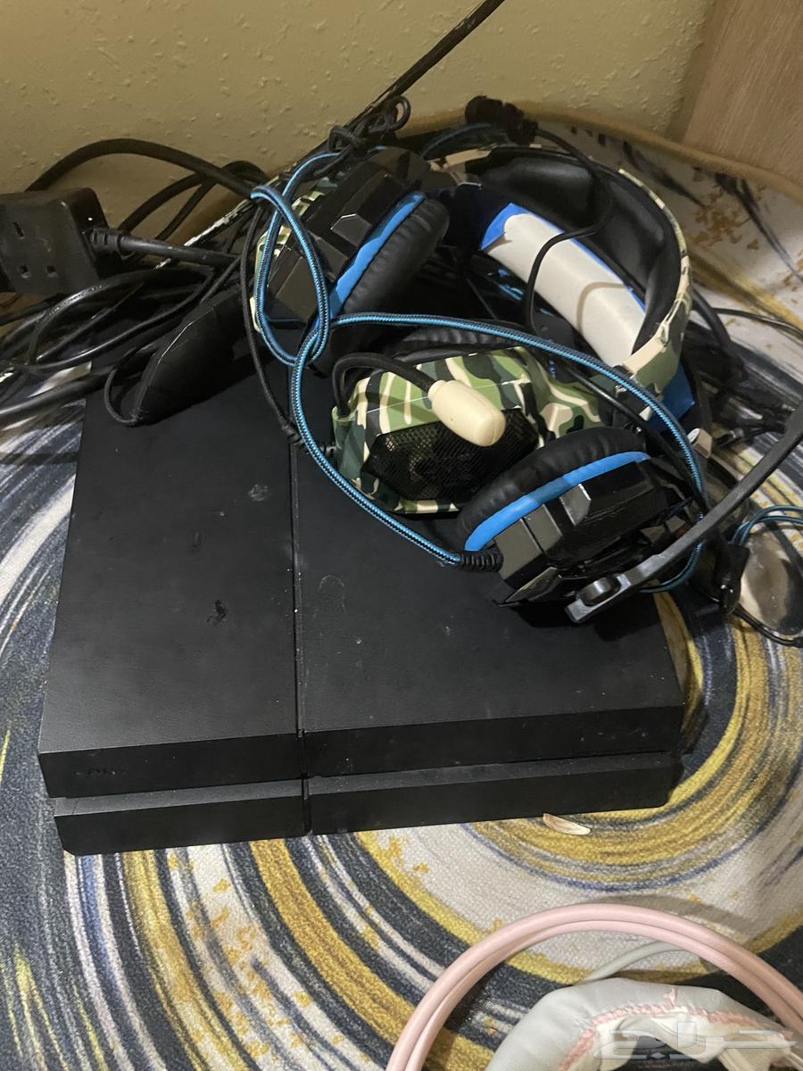 Sony PS4 in excellent condition, functional, comes with account and many games installed, along with controller63730686902787113