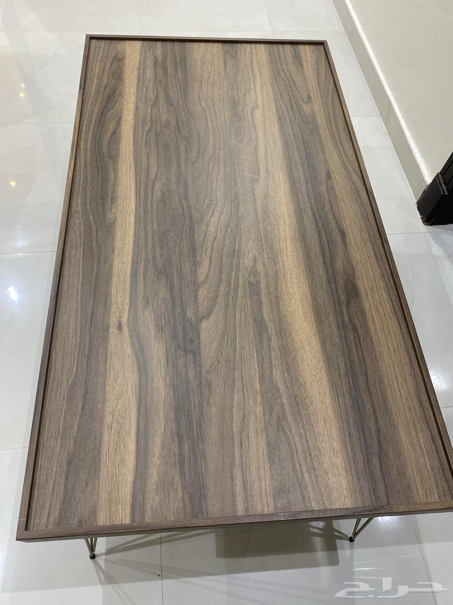 A very clean and good wooden table63736030258049112