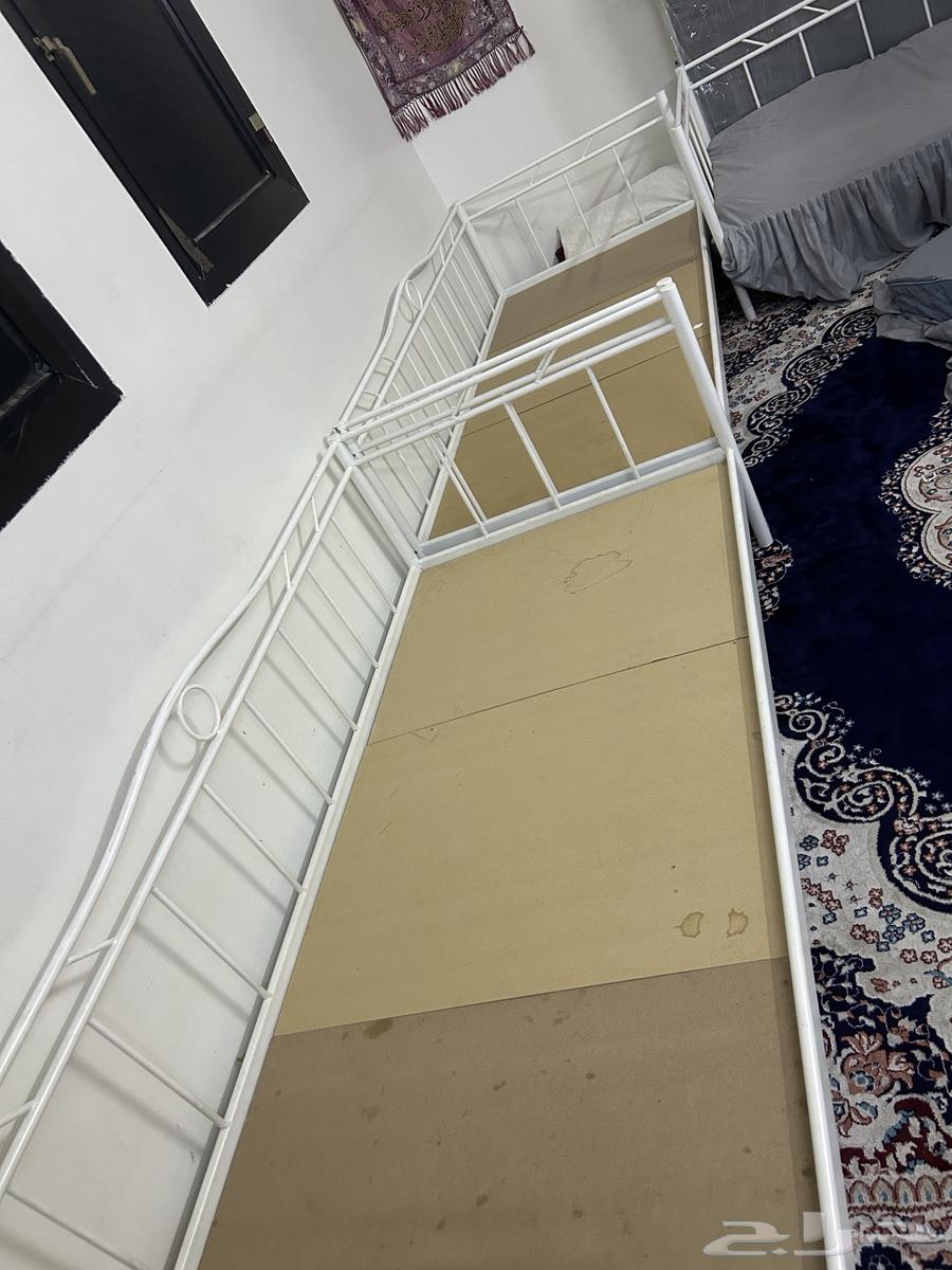 سرير للبيع 100 الواحد وفيه منه 363738555786114110