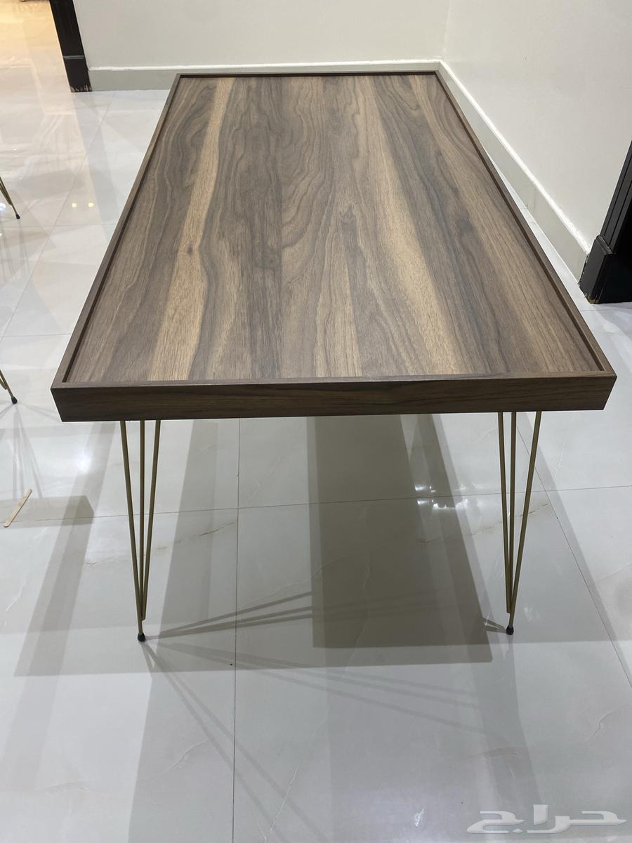 A very clean and good wooden table63736030258049110