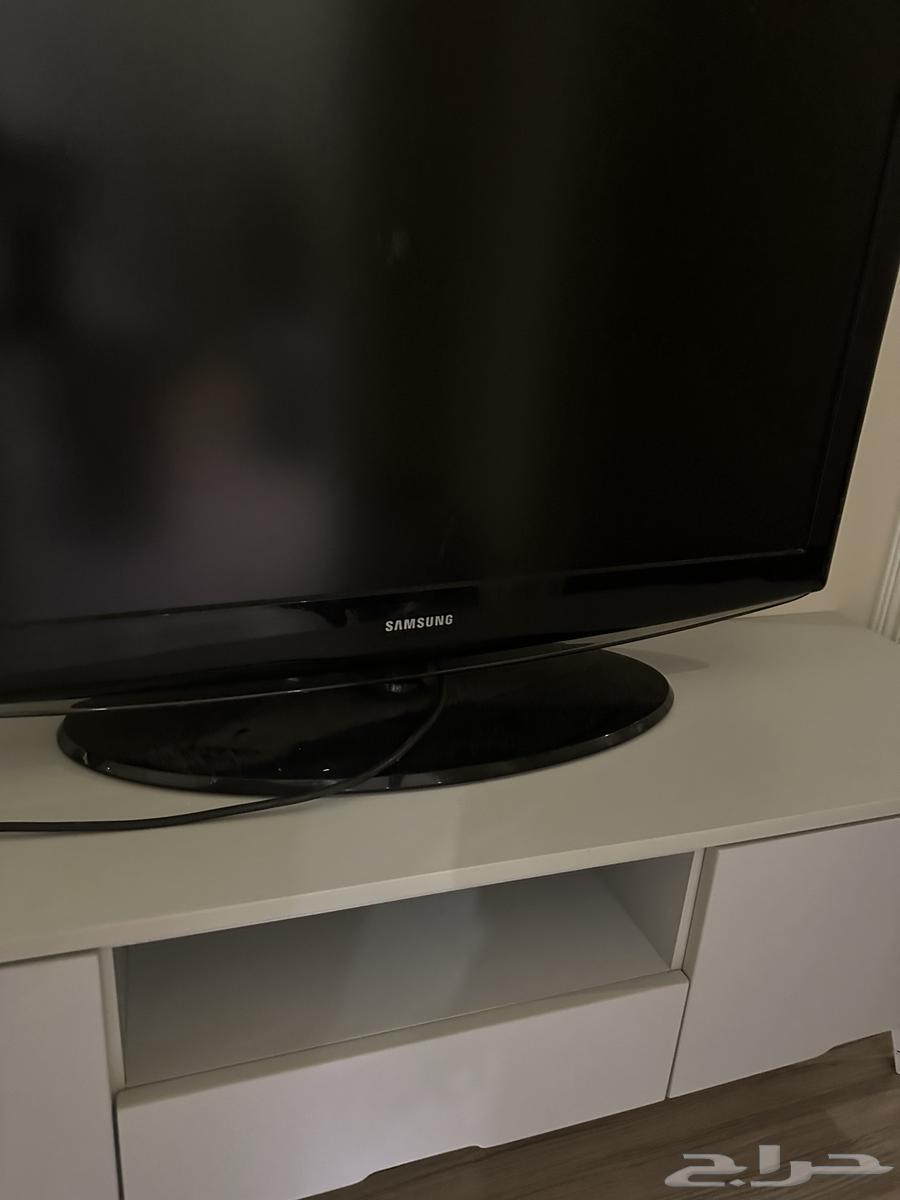 طاولة تلفزيون نظيفه وتلفزيون سامسونج للبيع 30063736692447489112