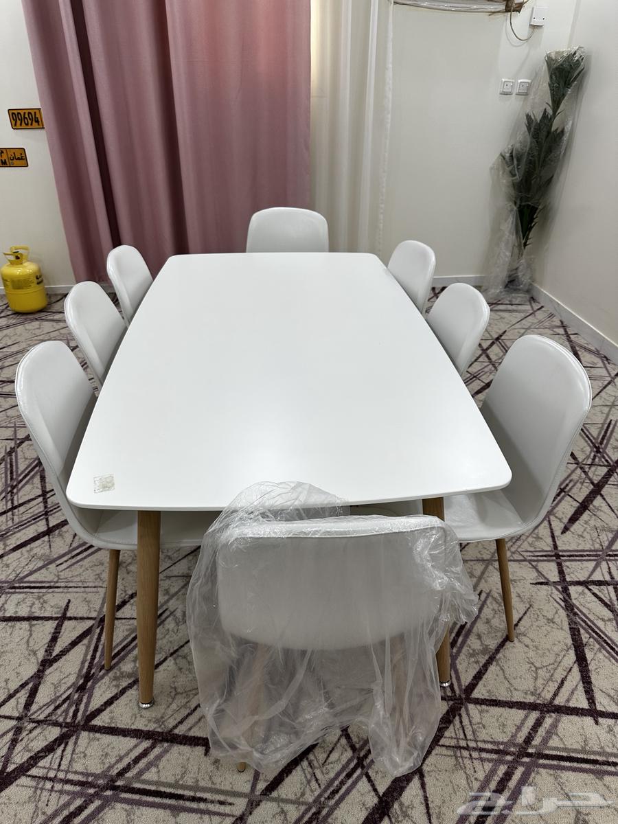 Dining table with 8 chairs, new, used twice63732369910785110