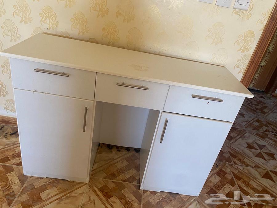 سرير وطاوله للبيع الرياض النظيم63733211343873111