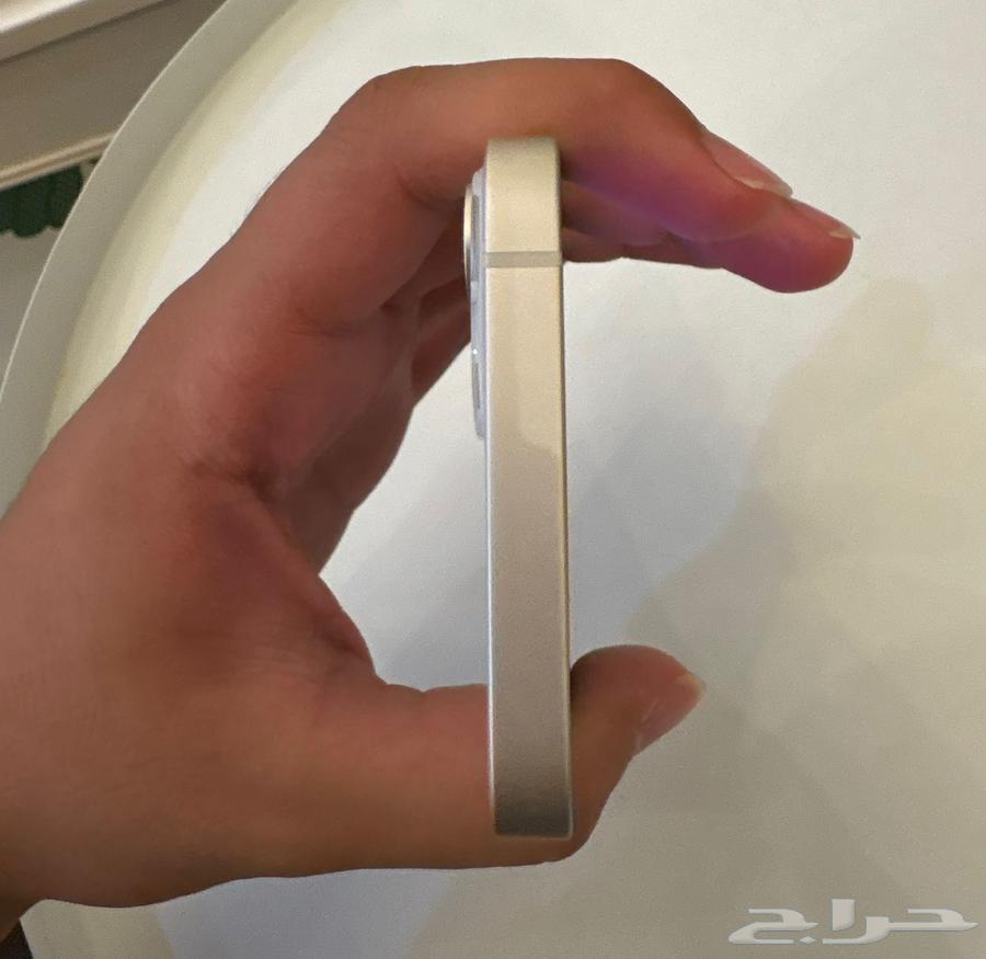 تم البيع جوال ايفون 13 العادي ابيض بطاريه 8663730128563843114