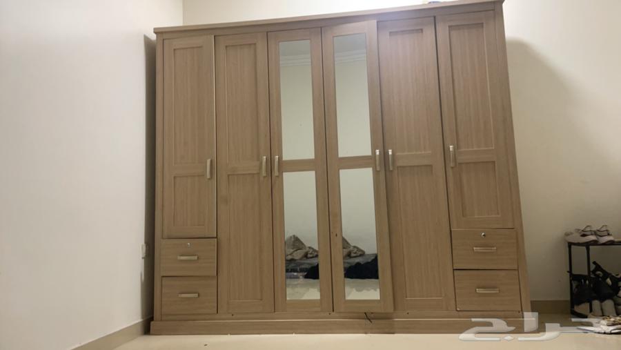 دولاب وطاوله للبيع الدولاب ب 500 والطاوله 20063736792633986110