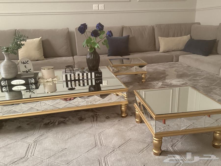 مدخل وطاولات خدمة مجلس شبه جديده63736126567553110