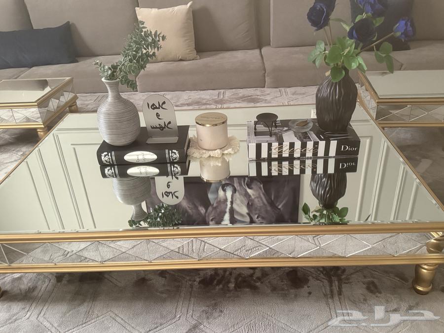 مدخل وطاولات خدمة مجلس شبه جديده63736126567553112