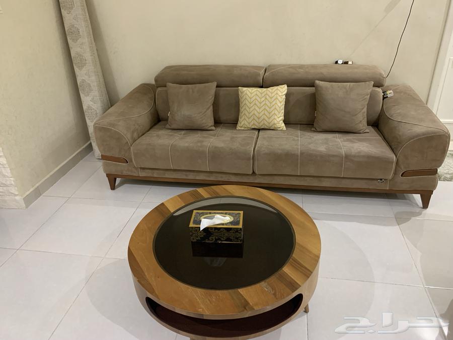كنب تركي وطاولة نضيف جدا البيع على السوم63737063064066110