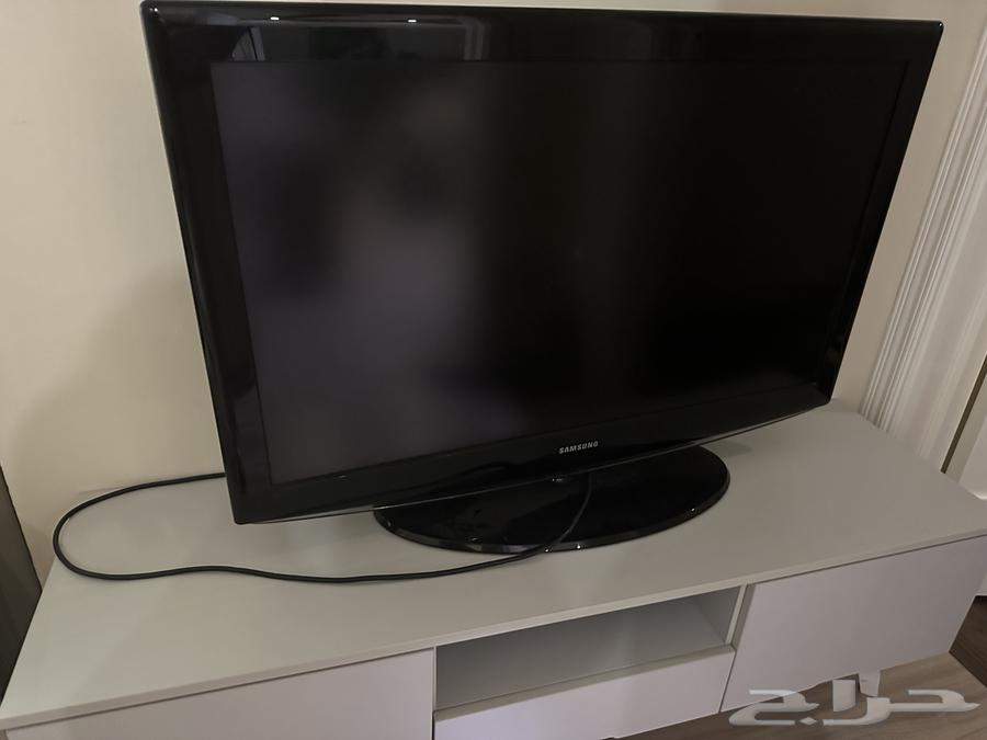 طاولة تلفزيون نظيفه وتلفزيون سامسونج للبيع 30063736692447489111