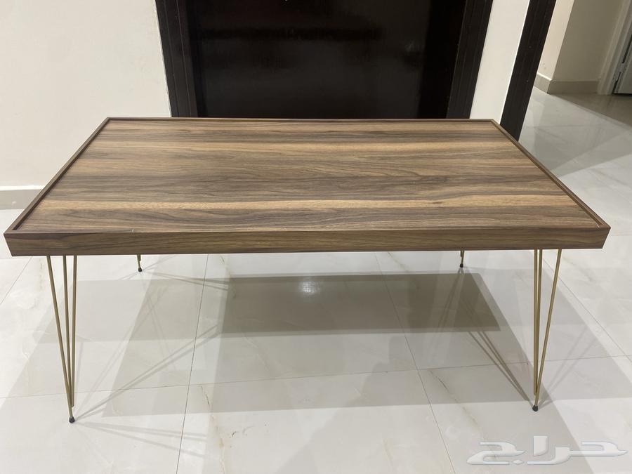 A very clean and good wooden table63736030258049111