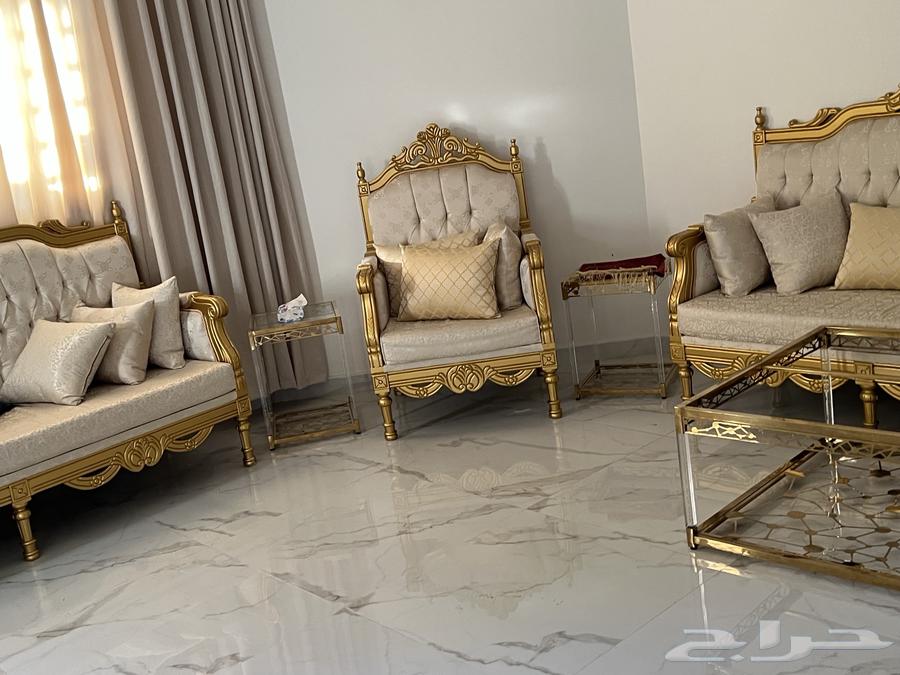 اثاث   (كنب) اللون  ذهبي وبيج  عدد 11 شخص جديد63731901652866111
