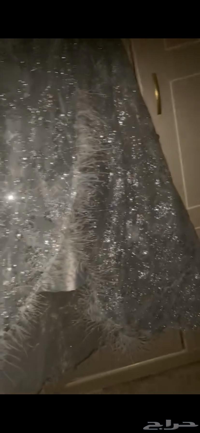 A dress with shiny edges and feathers, with a slit from the middle of the dress down to below the knee63731530918017110