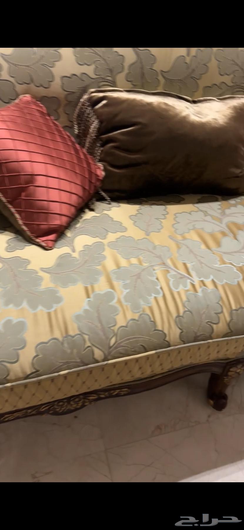 طقم كنب كلاسيك نظيف مع الطالات63730132191362111