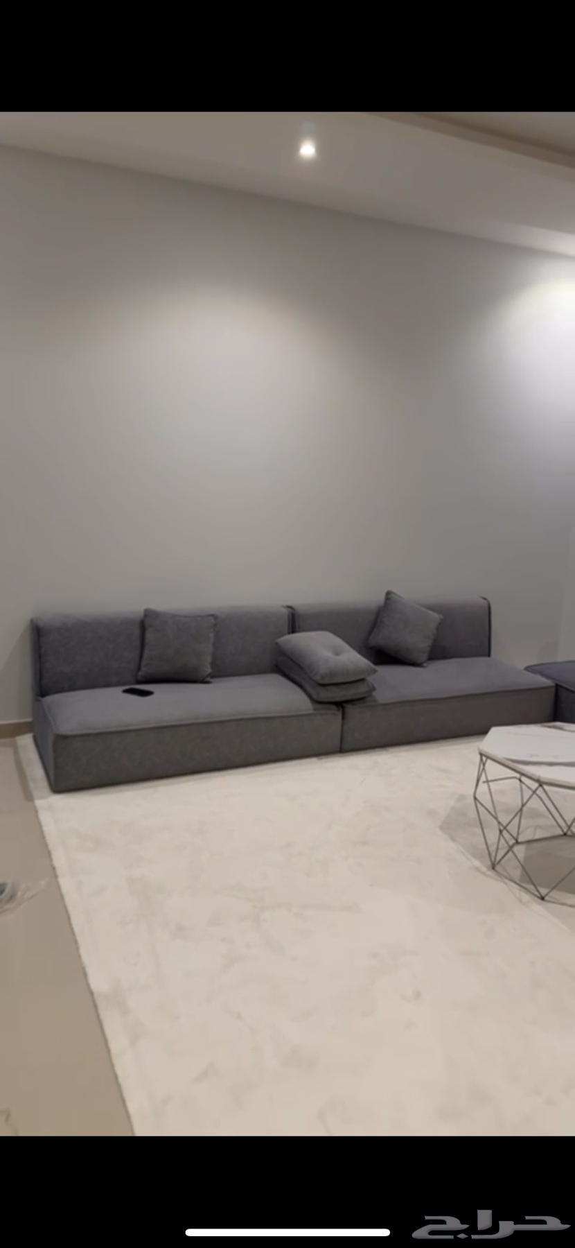 Sofa with carpet, main tables and service63734420870529110