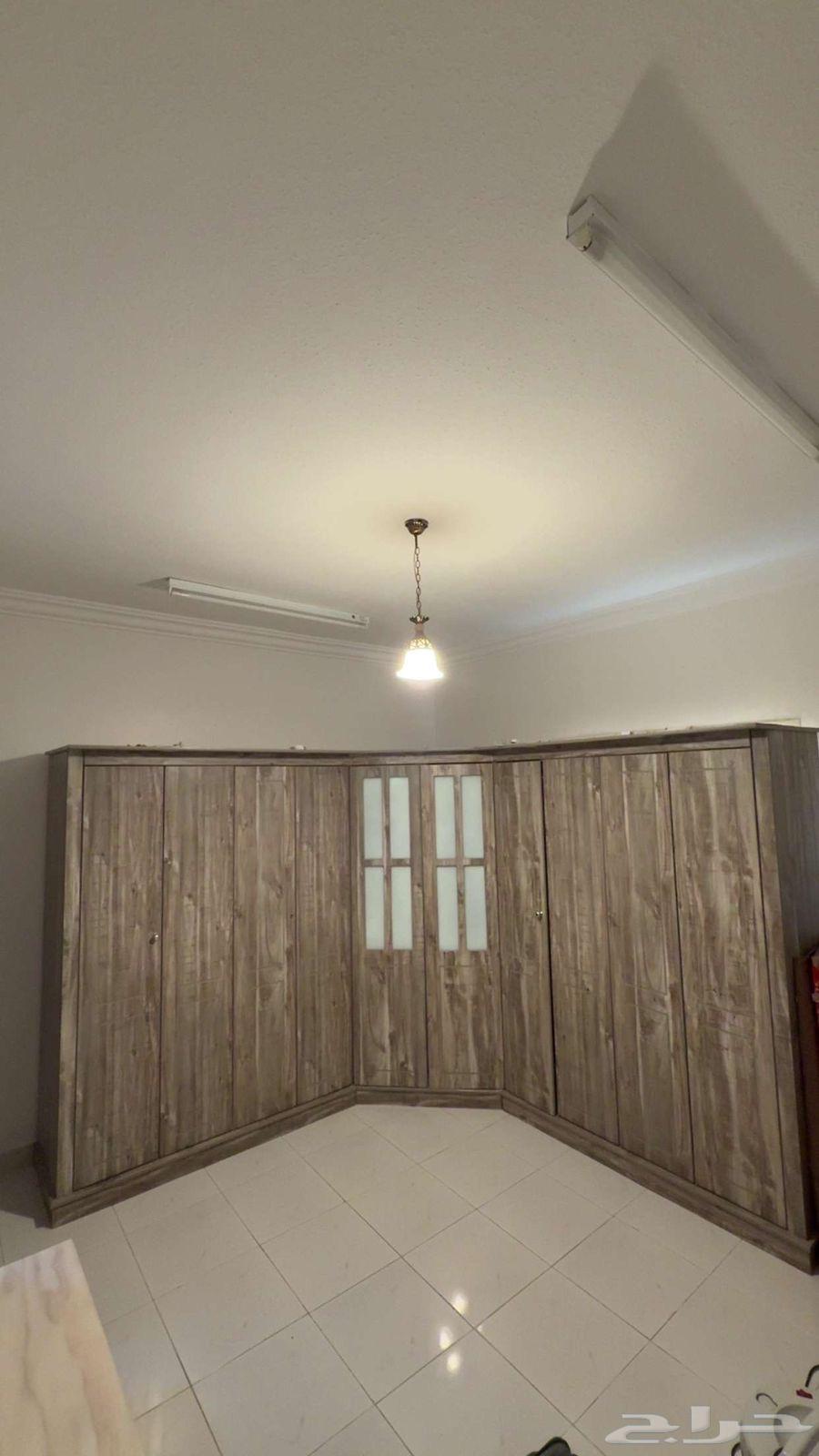 3-meter staircase at a corner with a hinge, 3500, year old, reason for sale is relocation63731066243331110