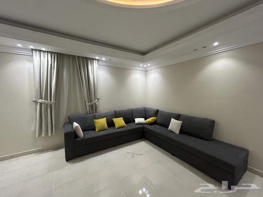 كنب وطاولة طعام63736692400386112