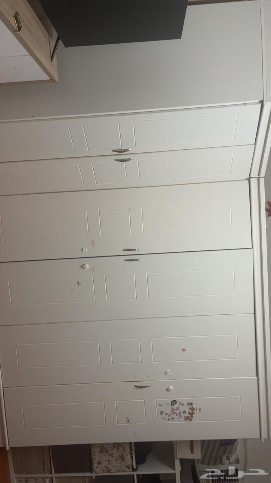 Corner wardrobe with three doors, two commodes, shoe cabinet, and dressing table for sale, 200 SAR63746206357377110