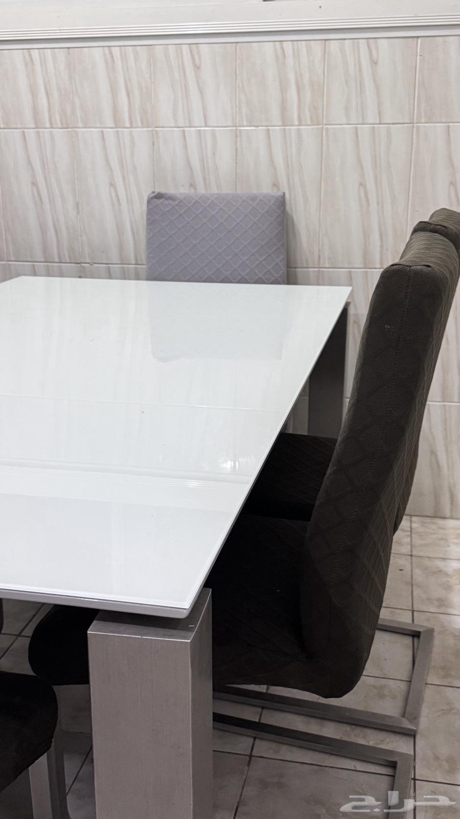Dining table with 6 chairs, clean63746009151745113